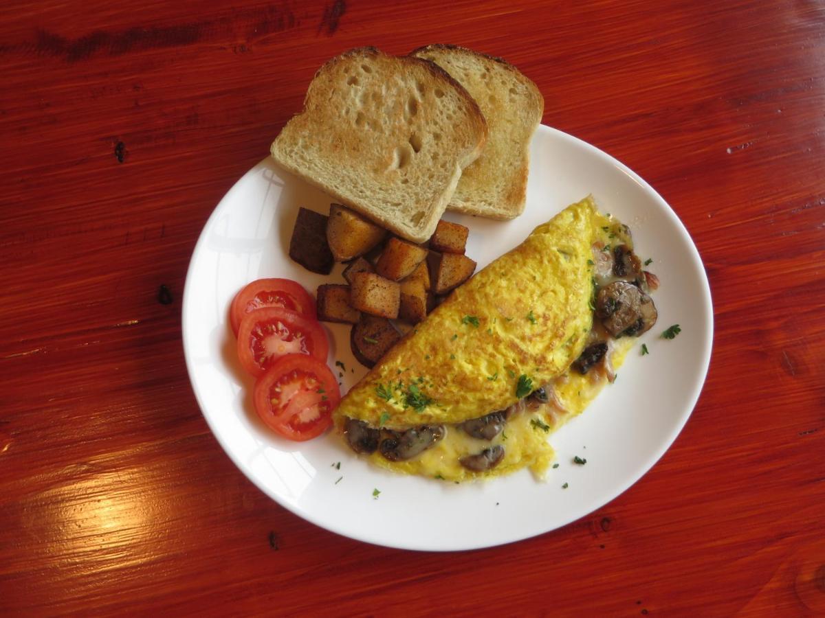 Auberge Cafe Acadien Bonaventure Exteriör bild